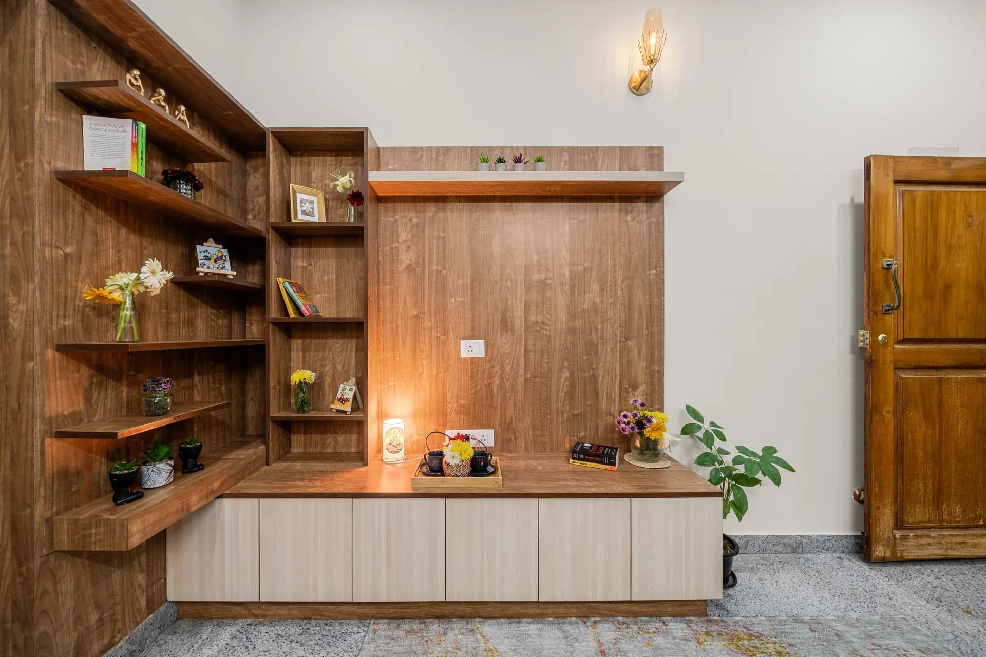 Property photo - Entry Lounge