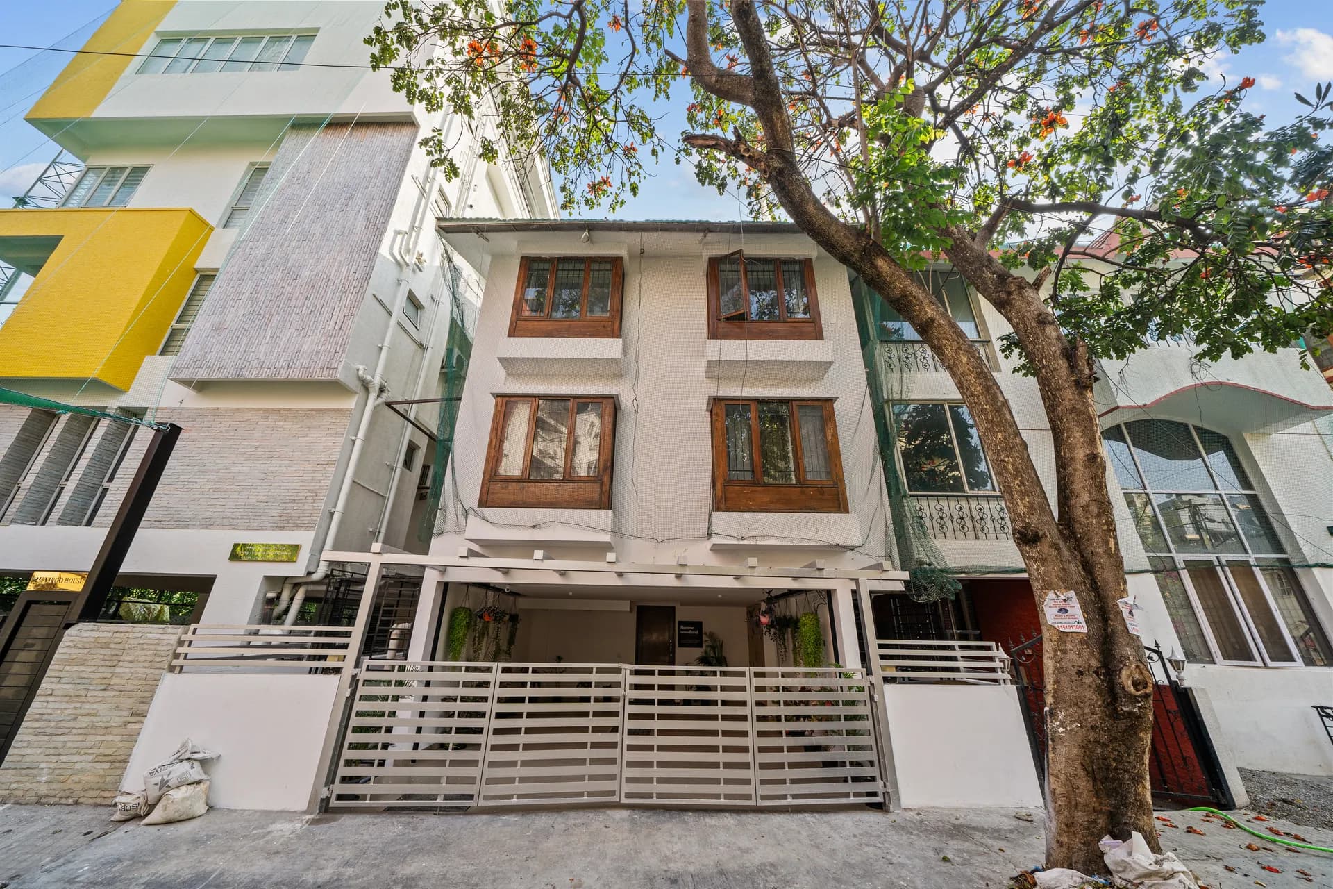 Entrance and Parking preview