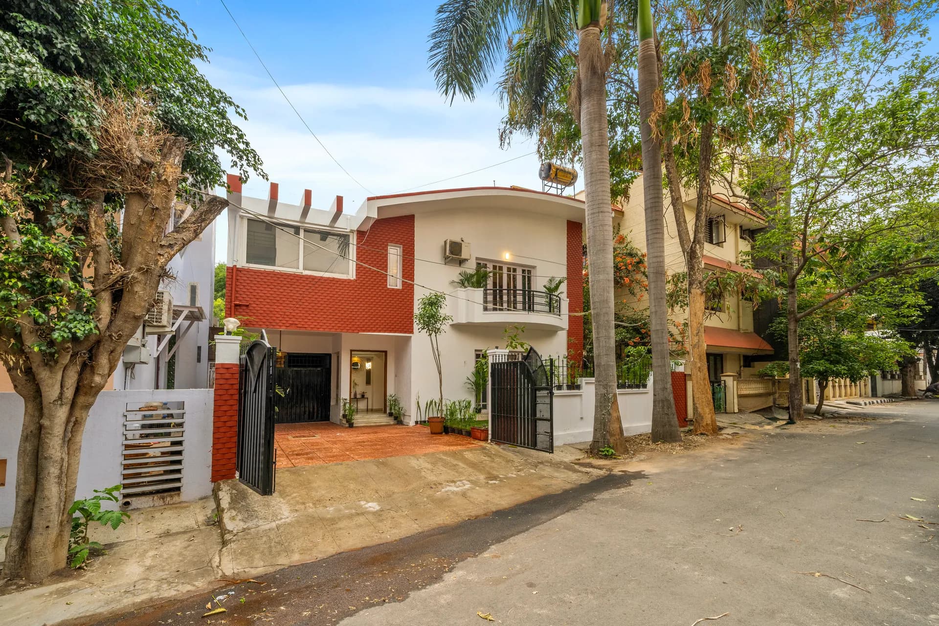 Property photo - Entrance and Parking