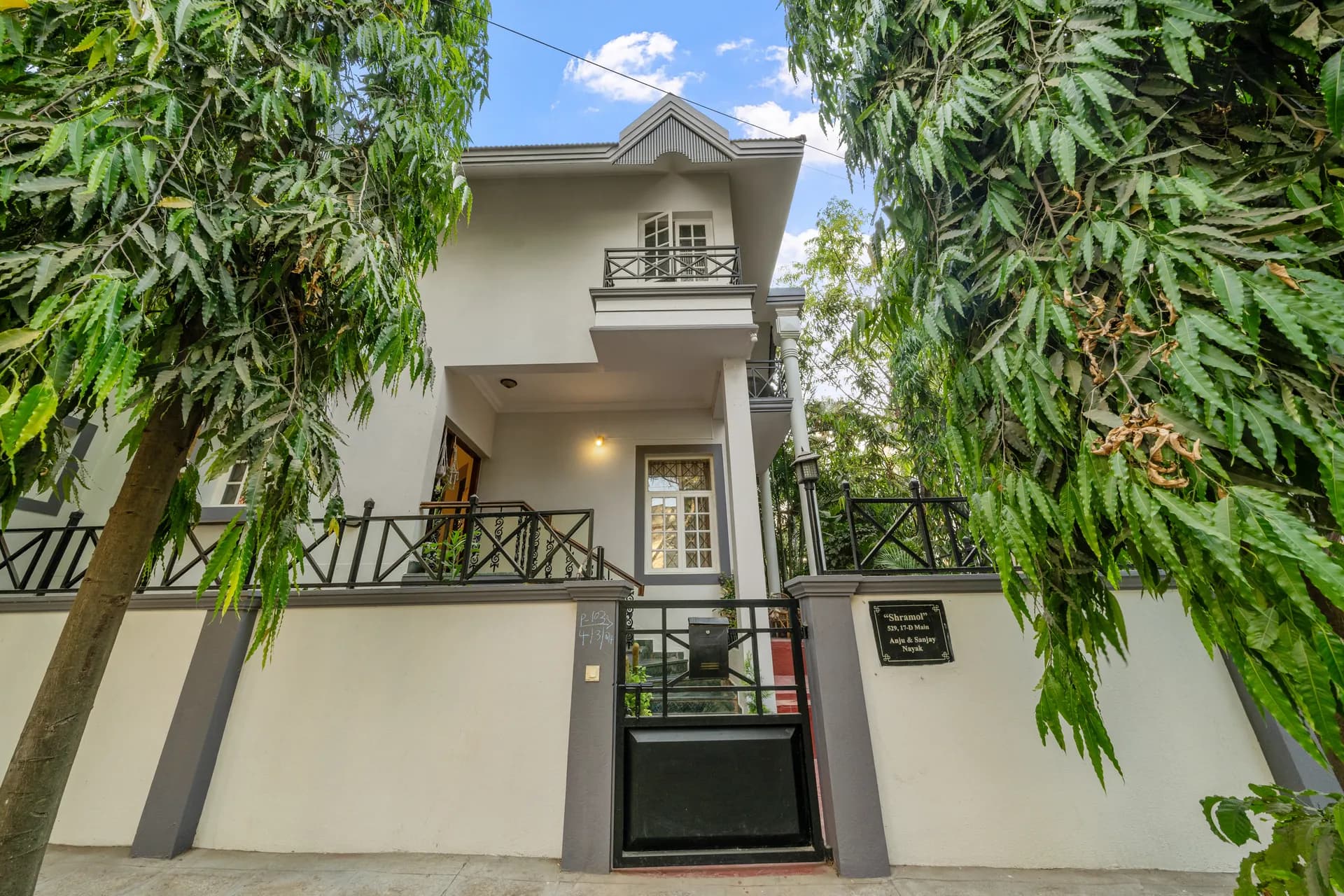 Entrance and Parking preview