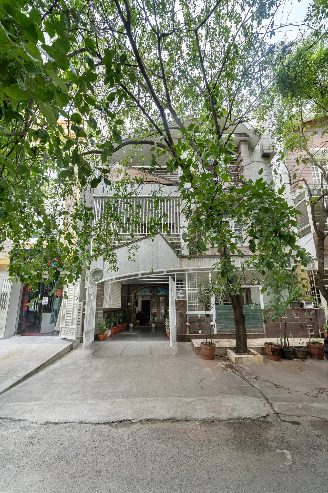 Exterior and Parking preview