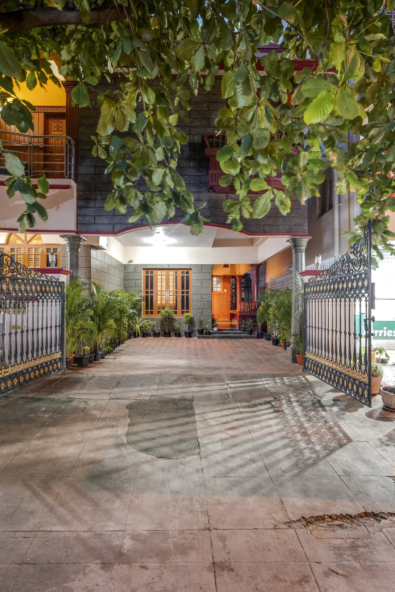 Property photo - Entrance and Parking