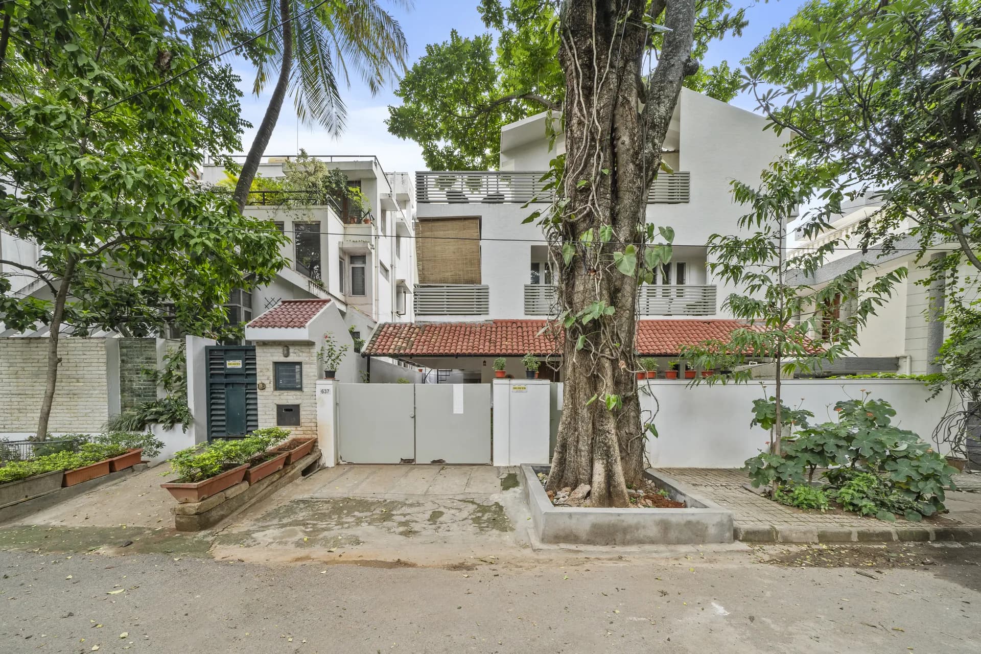 Entrance and Parking preview