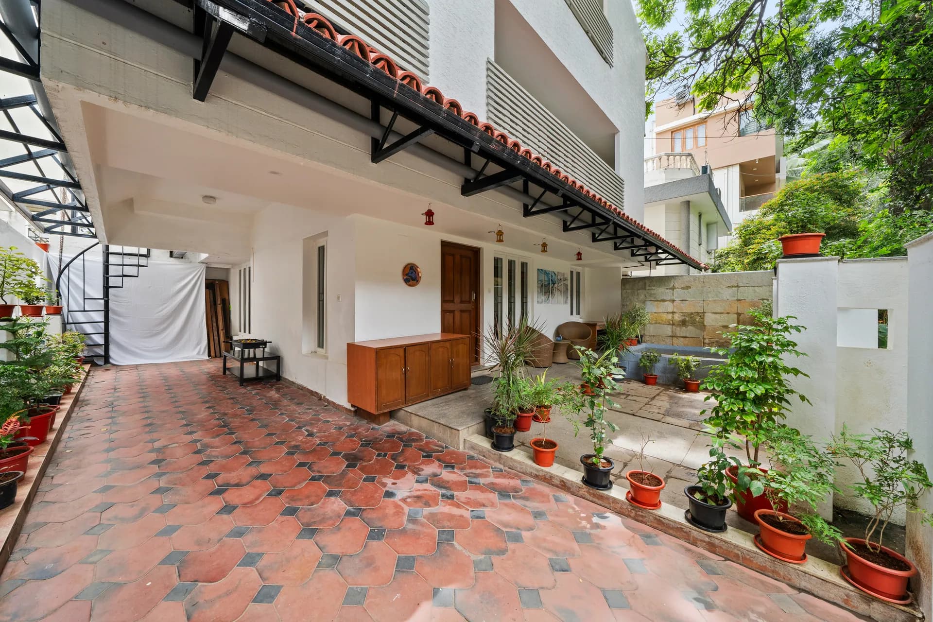 Property photo - Entrance and Parking