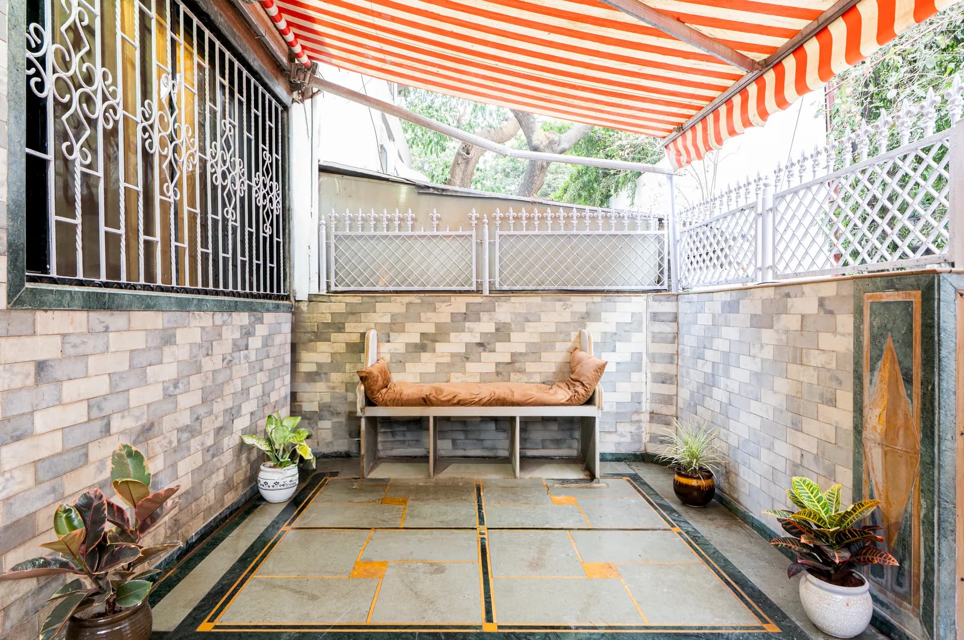 Property photo - Entrance and Parking