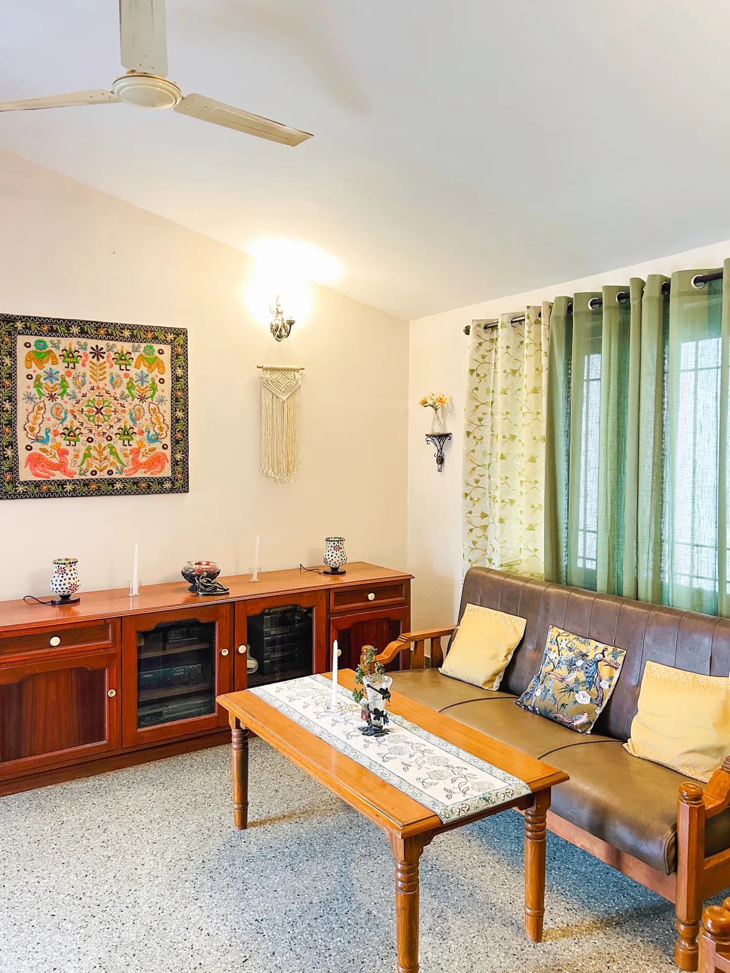 Property photo - Lounge