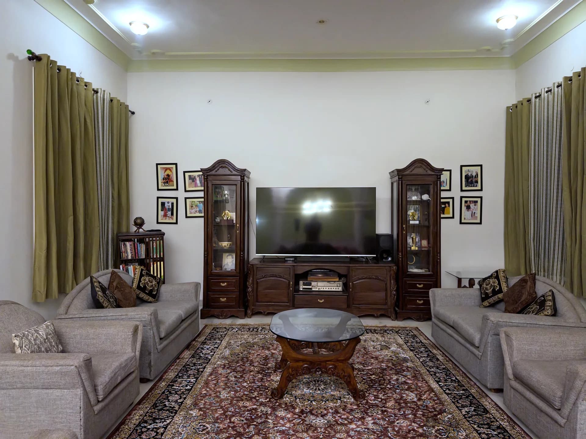 Property photo - Lounge