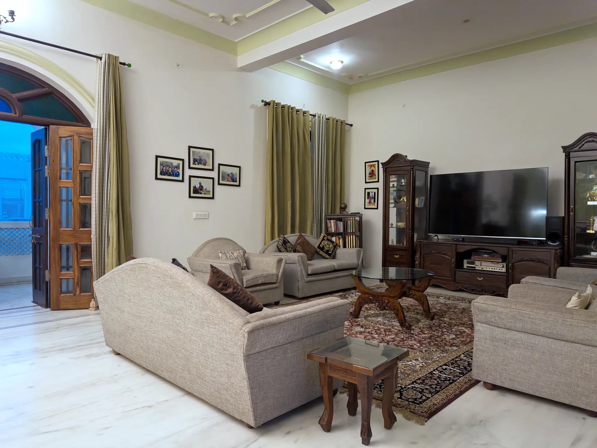 Property photo - Lounge