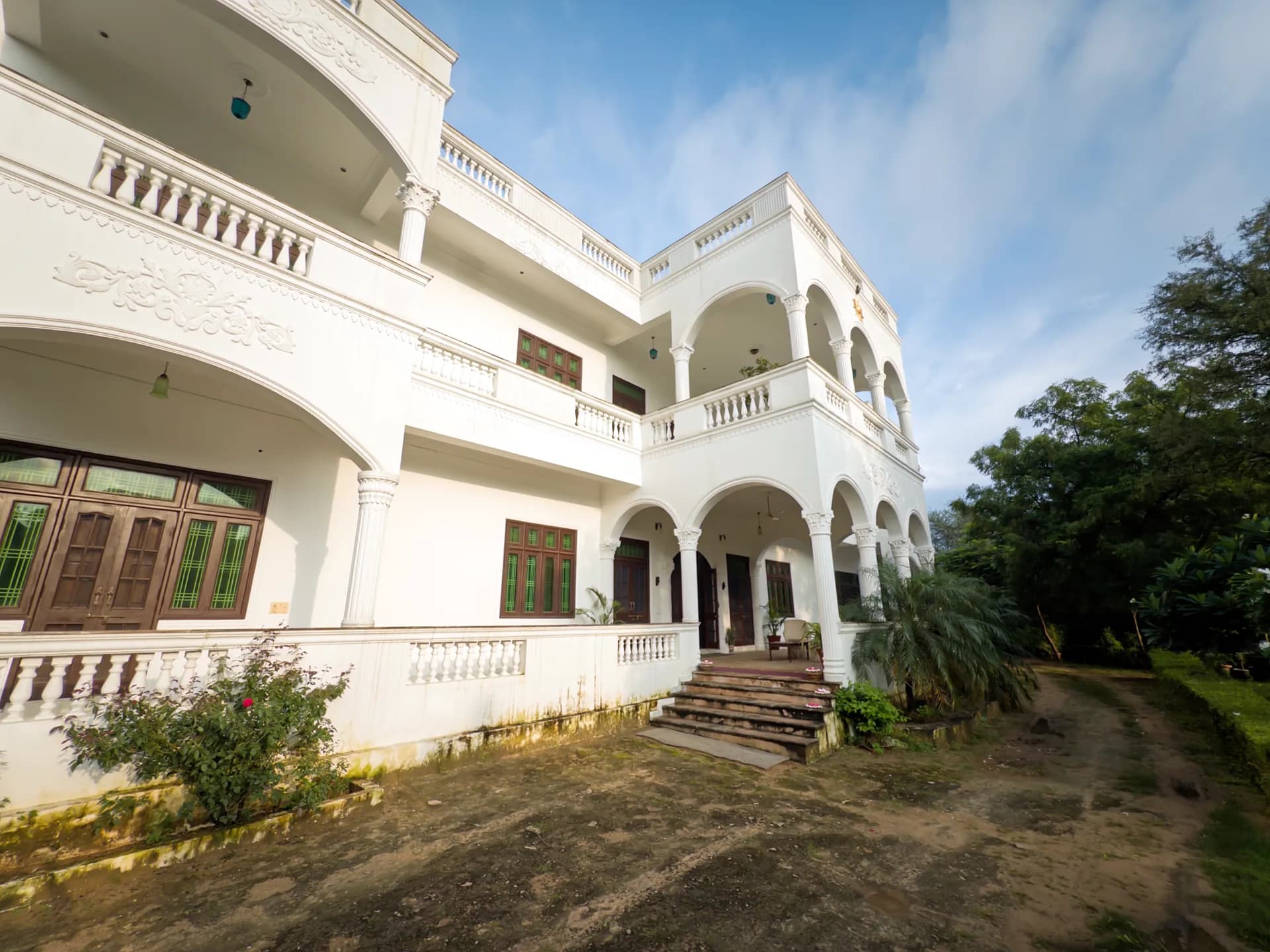 Property photo - Entrance and Parking