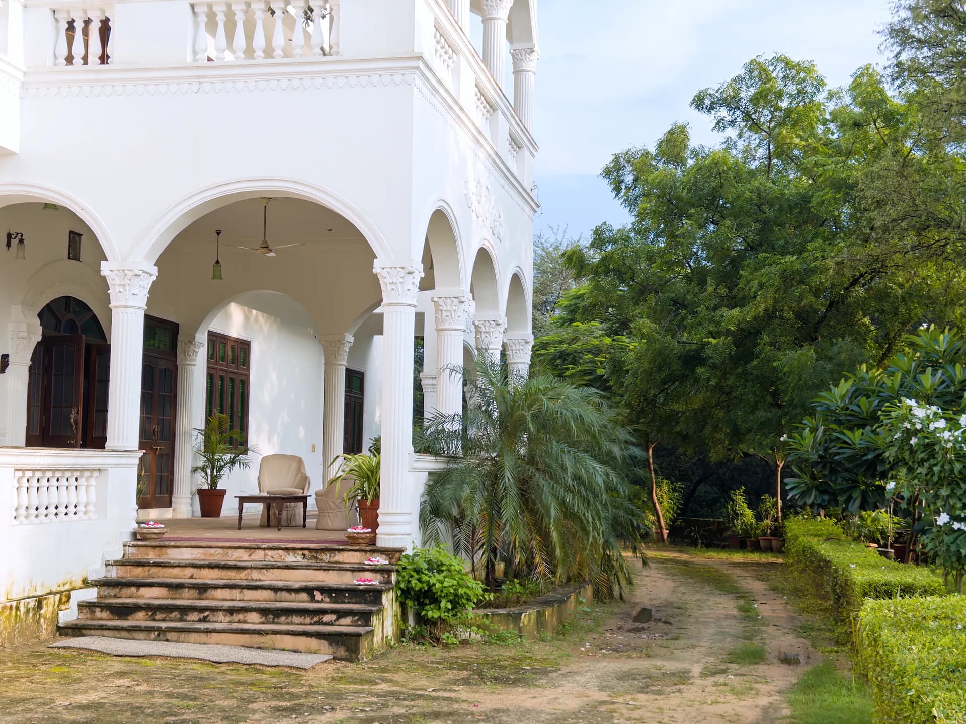 Property photo - Entrance and Parking