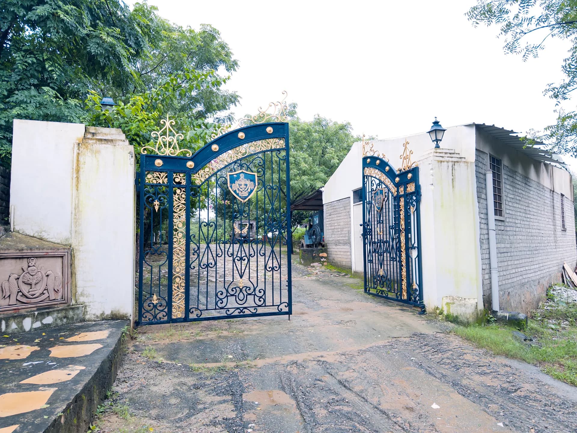 Entrance and Parking preview