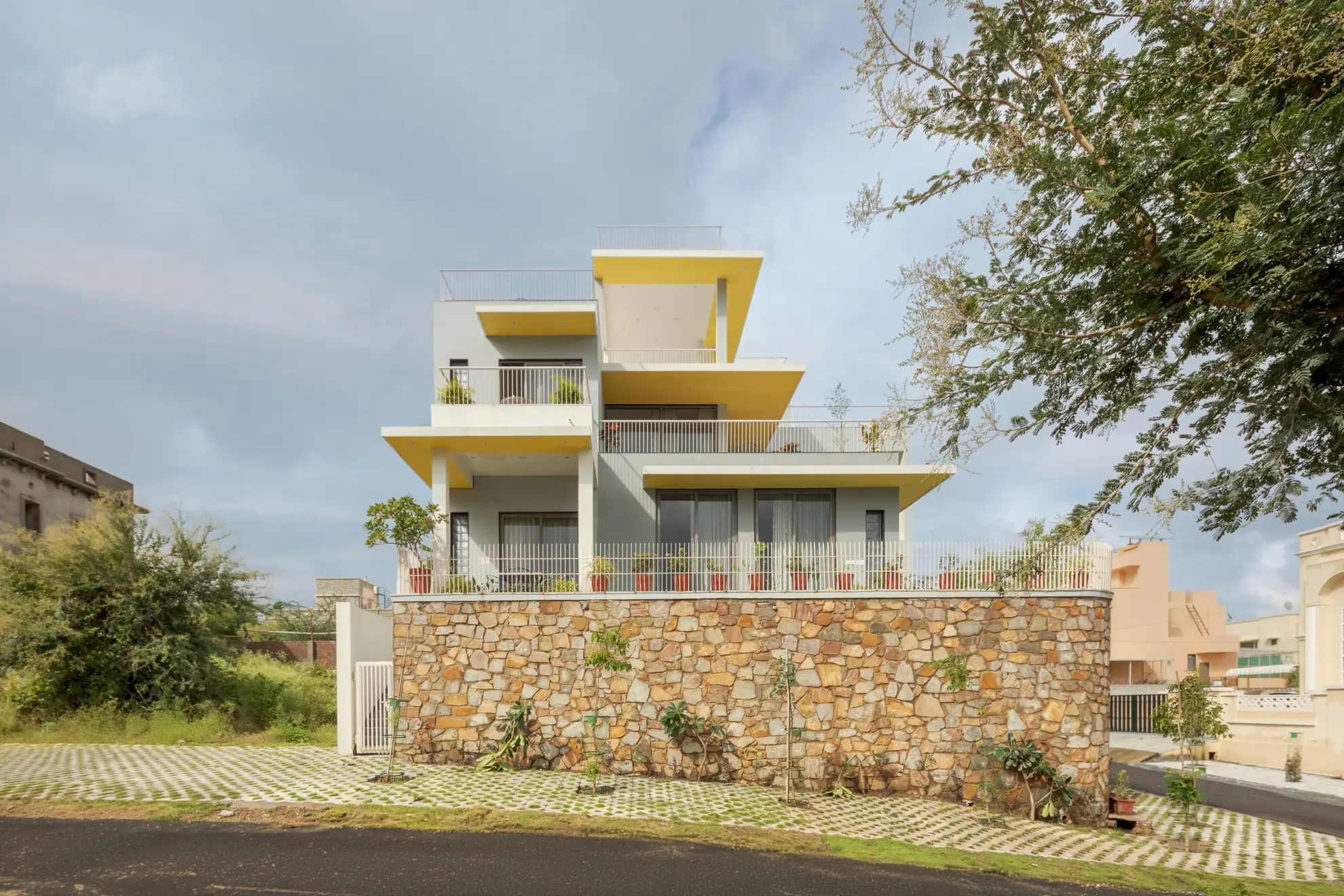 Property photo - Entrance and Parking