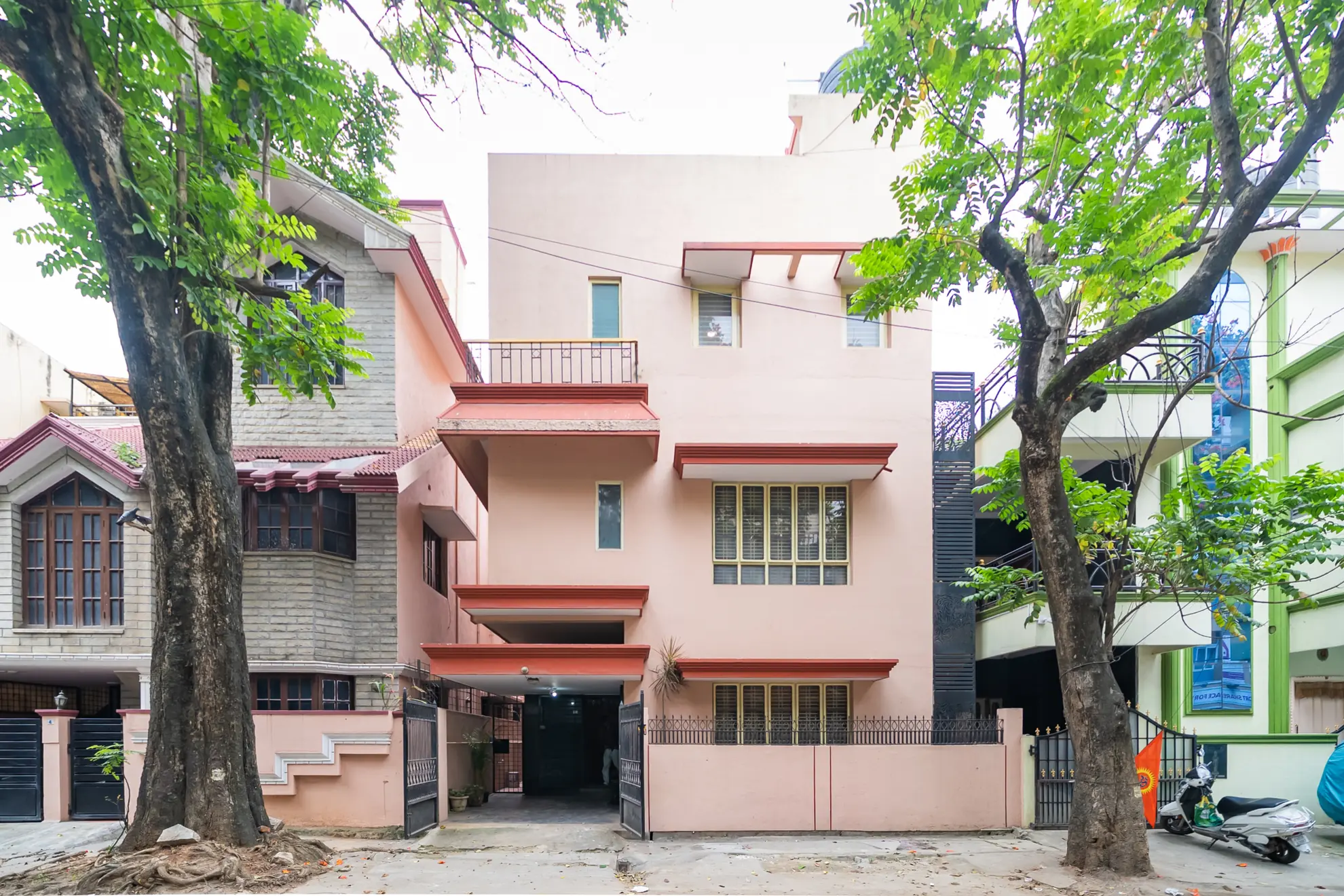 Property photo - Entrance and Parking