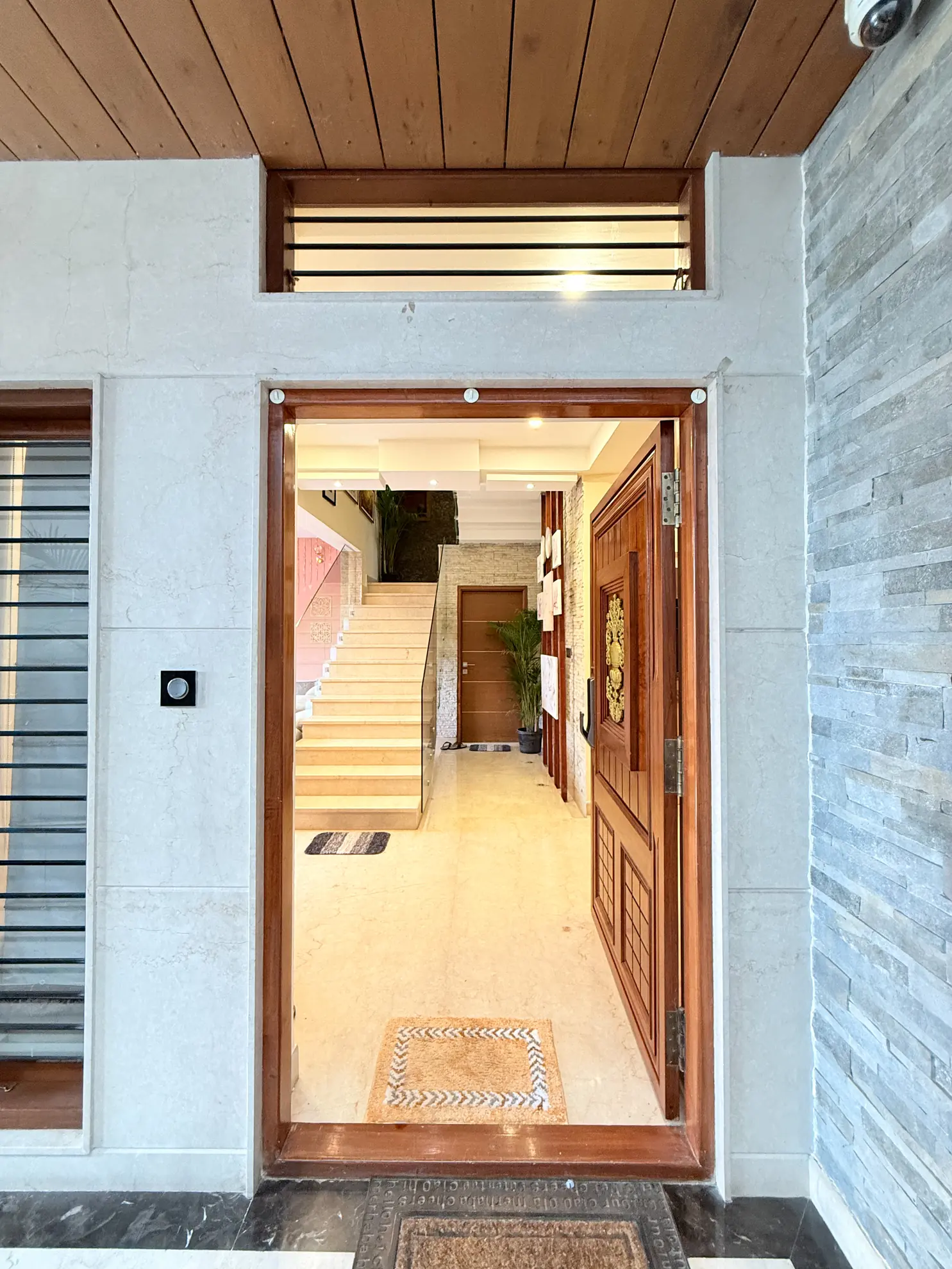 Property photo - Entrance and Parking