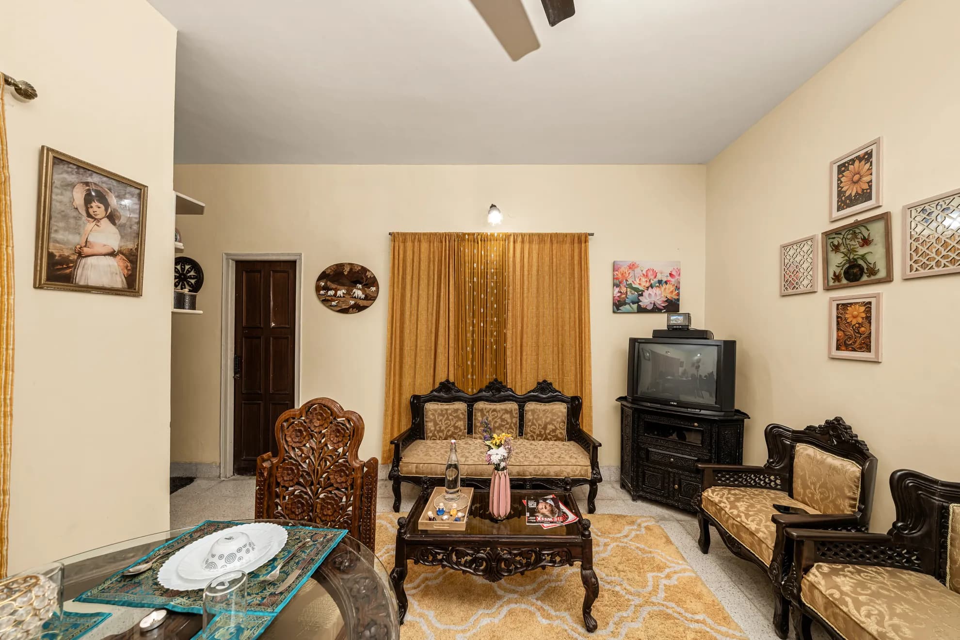 Property photo - Lounge