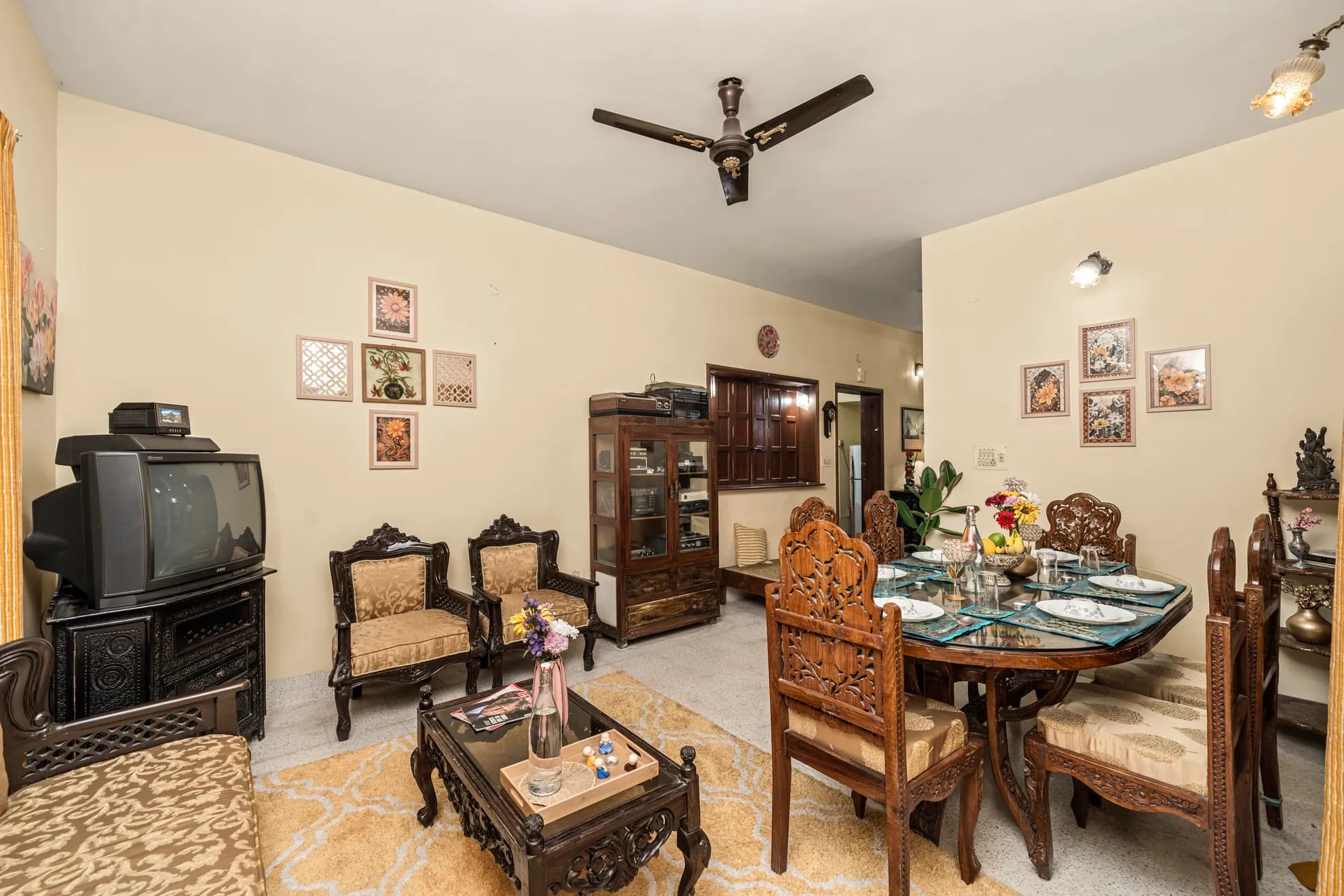 Property photo - Lounge