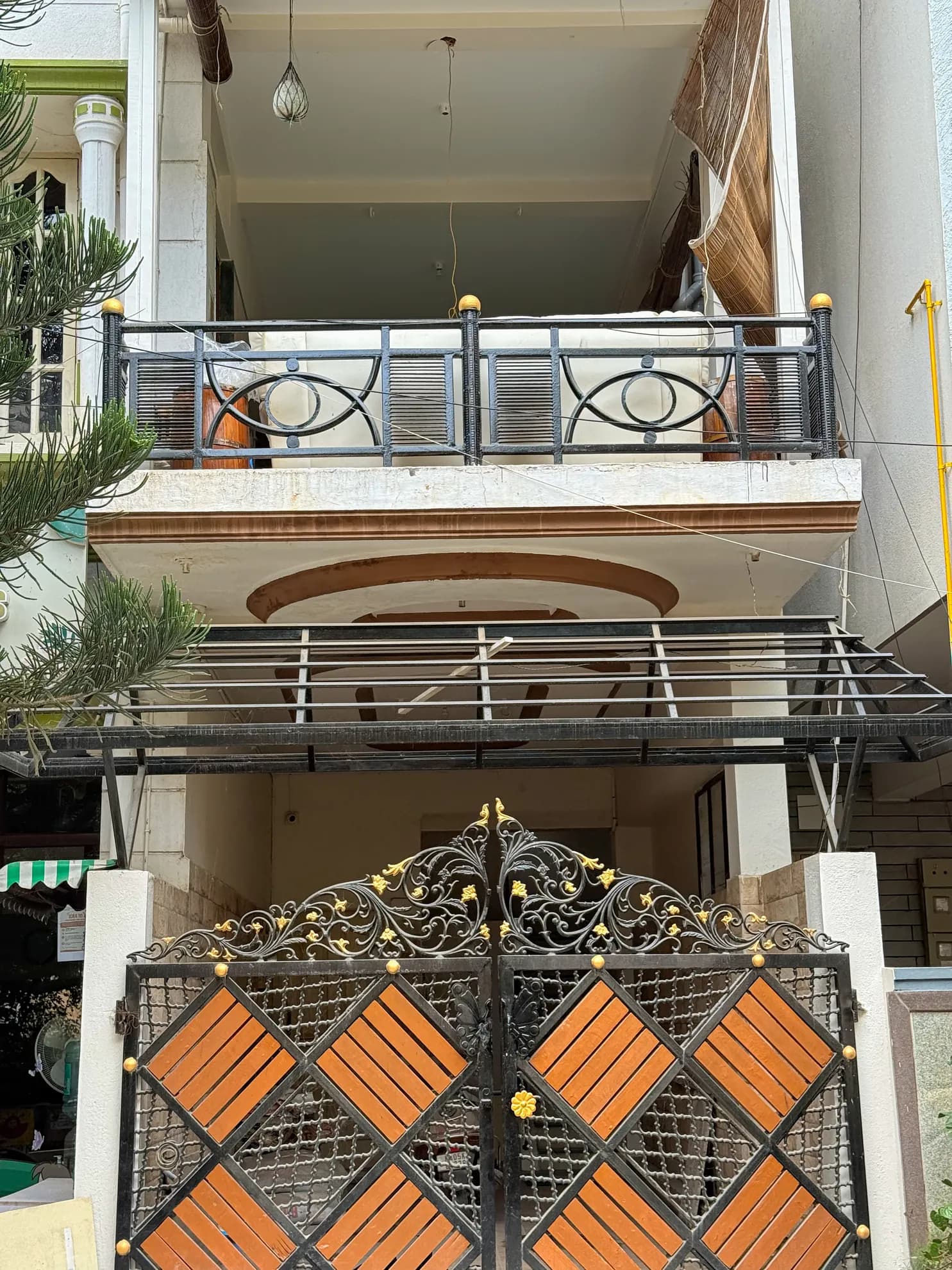 Property photo - Entrance and Parking