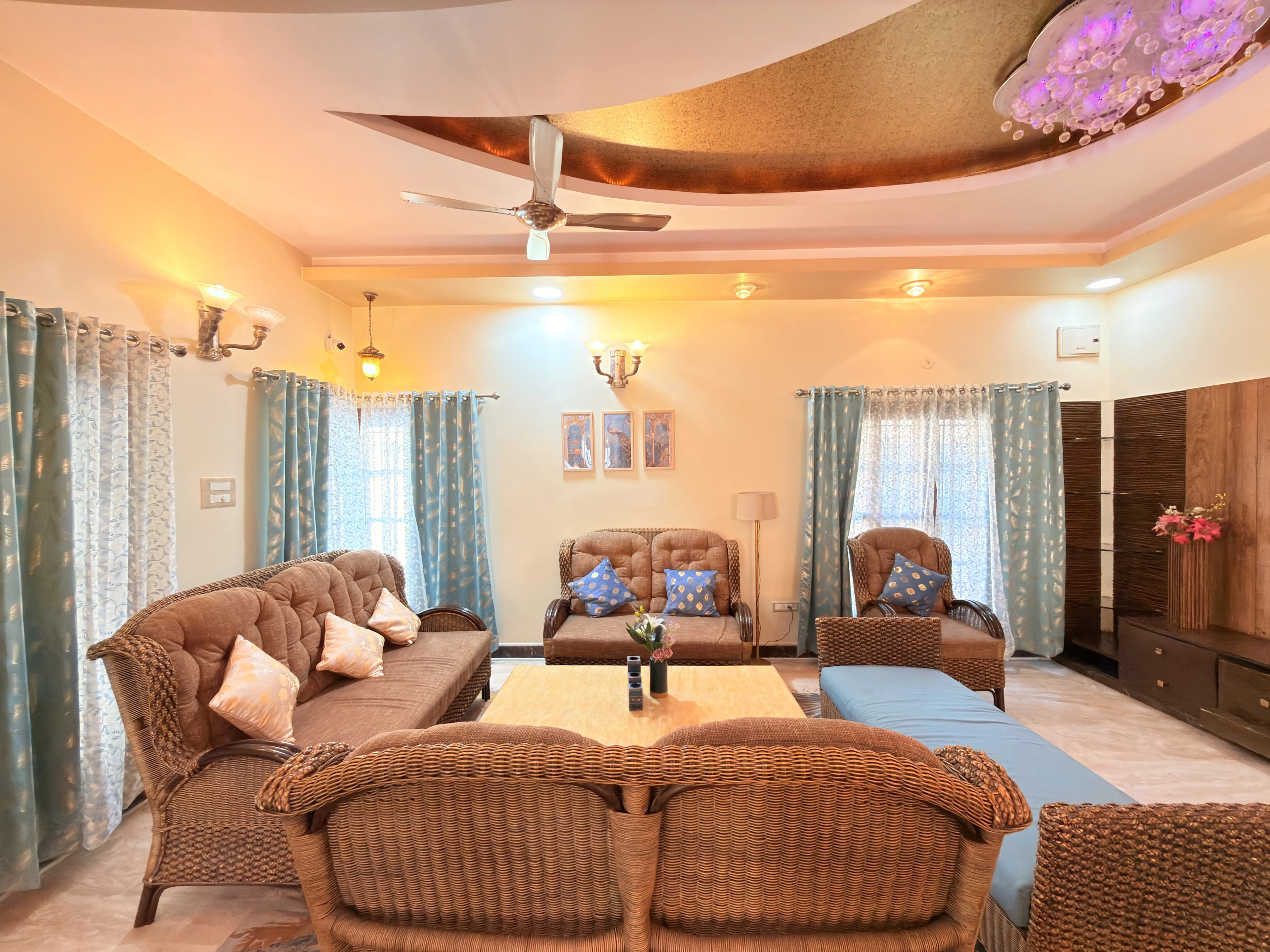 Property photo - Lounge