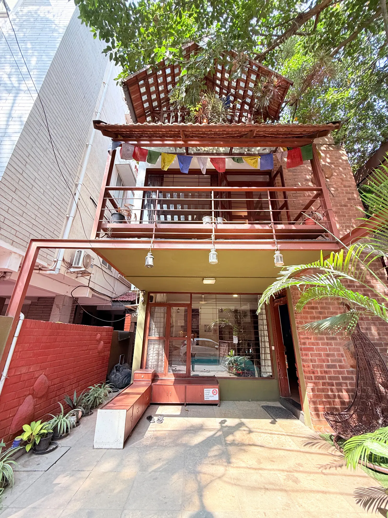 Entrance and Parking preview