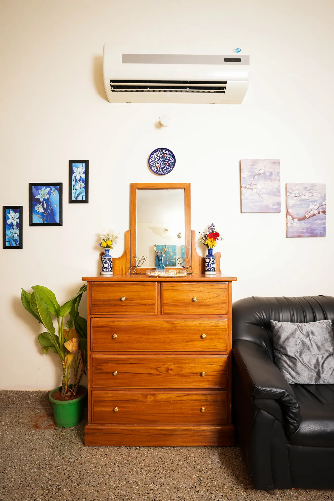 First Bedroom extra 4