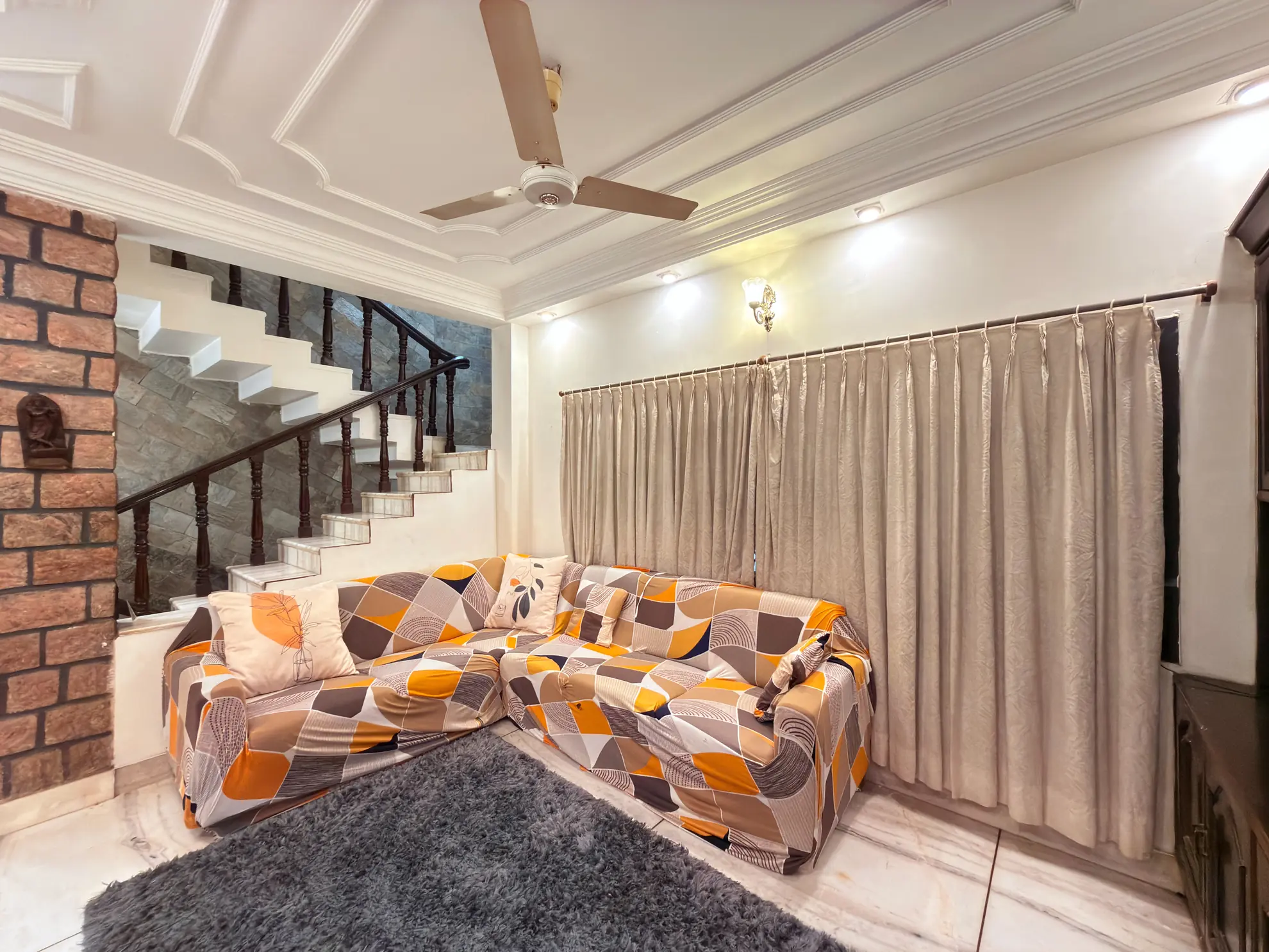 Property photo - Lounge