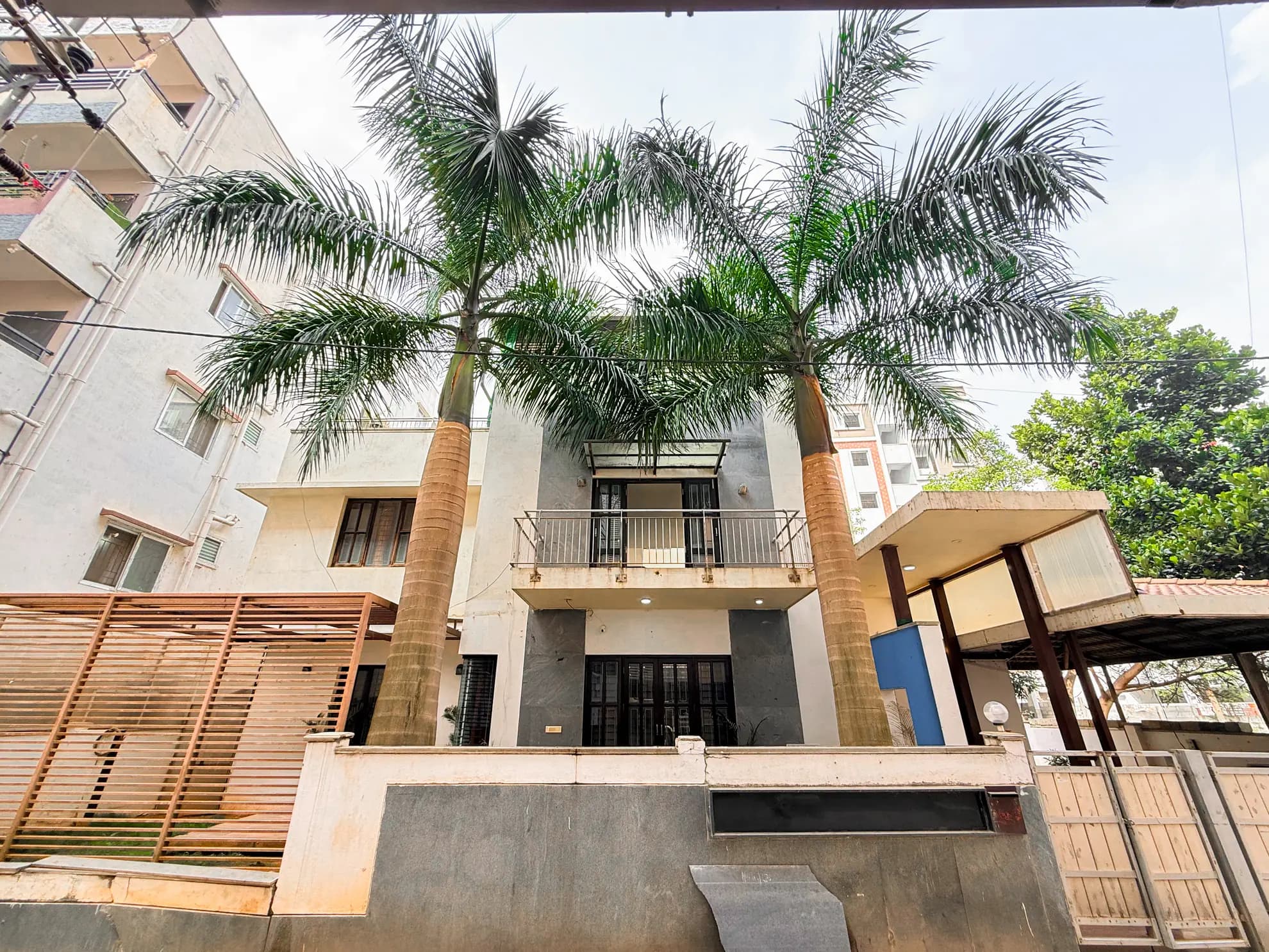 Entrance and Parking at Lagoon Luxe, Bengaluru
