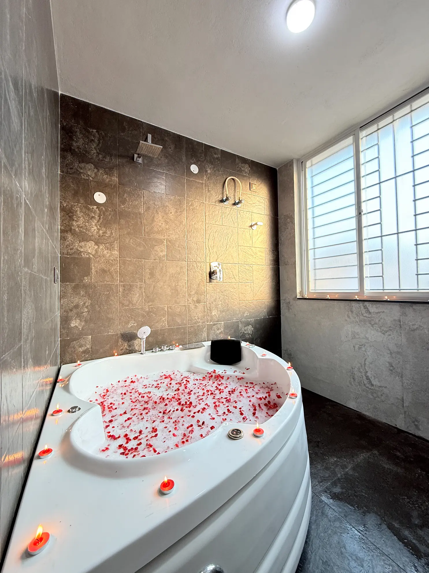 Jacuzzi at Urban Utopia, Bengaluru
