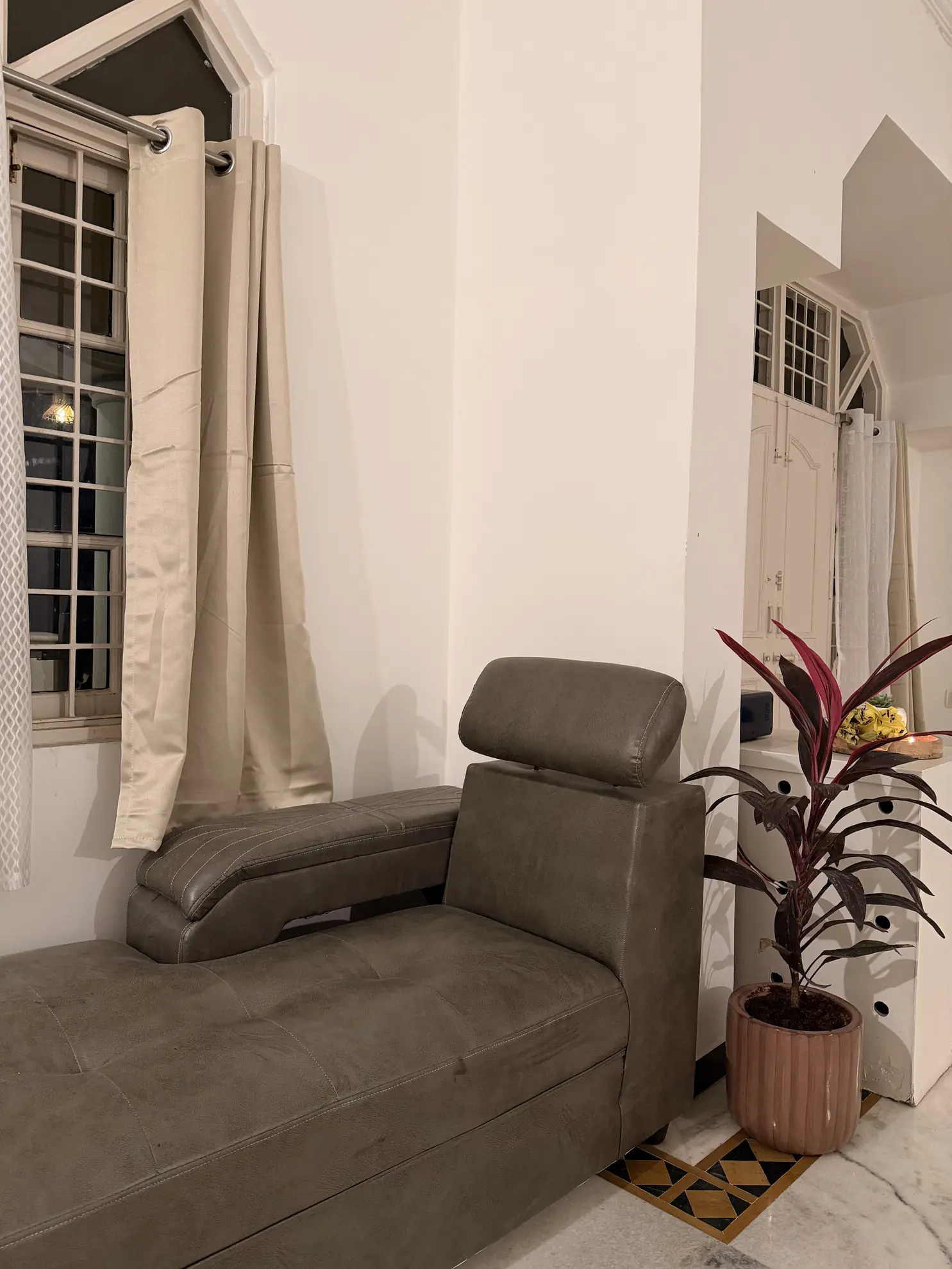 Lounge 8 at Deccan Escape, Hyderabad