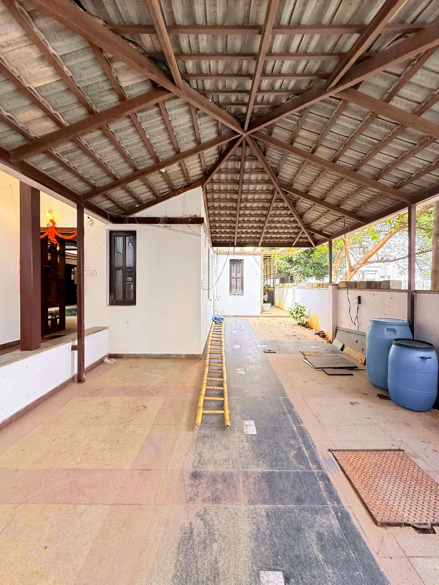 Entrance and Parking extra 2